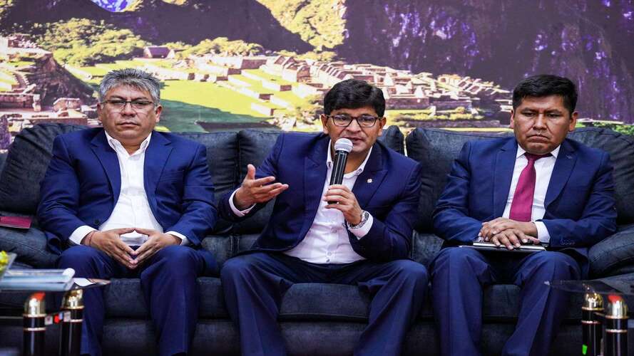 Foto: Gobernador regional, Richard Hancco Soncco, participó en el Encuentro de la Mancomunidad Regional Macrorregión Sur por la Masificación del Gas junto a sus homólogos de Arequipa Rohel Sánchez Sánchez, de Cusco, Werner Salcedo Álvarez, y el vice gobernador de Moquegua.