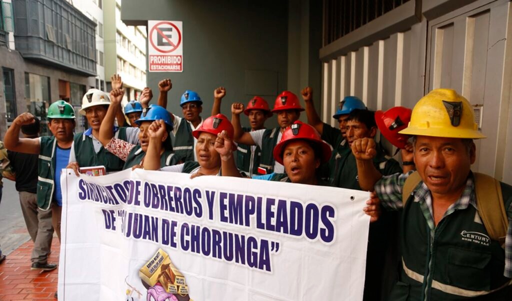 Arequipa: trabajadores acusan a mina de Condesuyos de tercerizar servicios para reducir derechos laborales