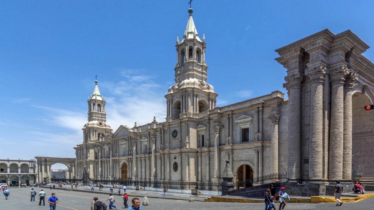 Estudio advierte que tránsito vehicular daña casonas en el Centro Histórico de Arequipa
